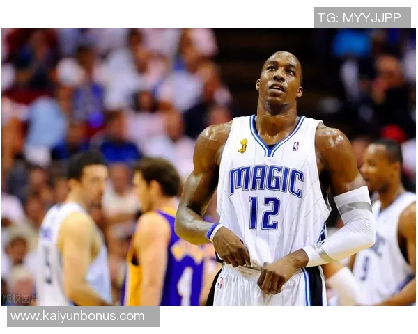 霍华德晒与佩林卡合照及39号球衣照为湖人加油展现归队决心